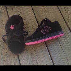 etnies girl shoes